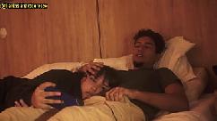 Estava a ver um filme com a minha melhor amiga e coloquei o meu pénis na boca dela antes de sermos apanhadas