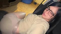 Meu stepcousin chega com muito tesão e mal posso esperar para me foder